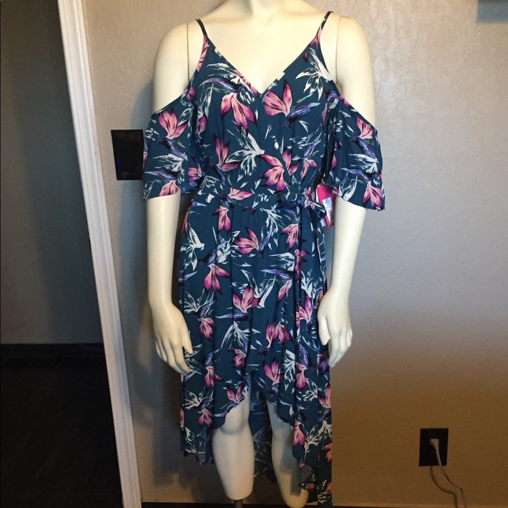 ❌sold❌ NWT wrap dress